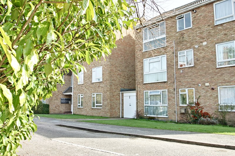 Harris Close, Enfield, Middlesex, EN2 8BB