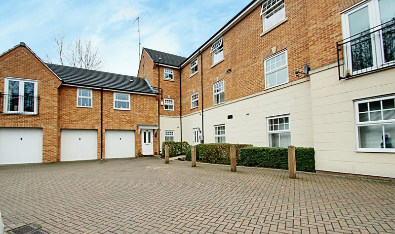 Weller Mews, Enfield, Middlesex, EN2 8FG