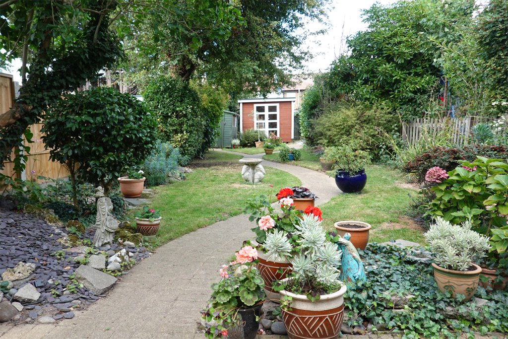 Buckingham Close, Enfield, Middlesex, EN1 3JG