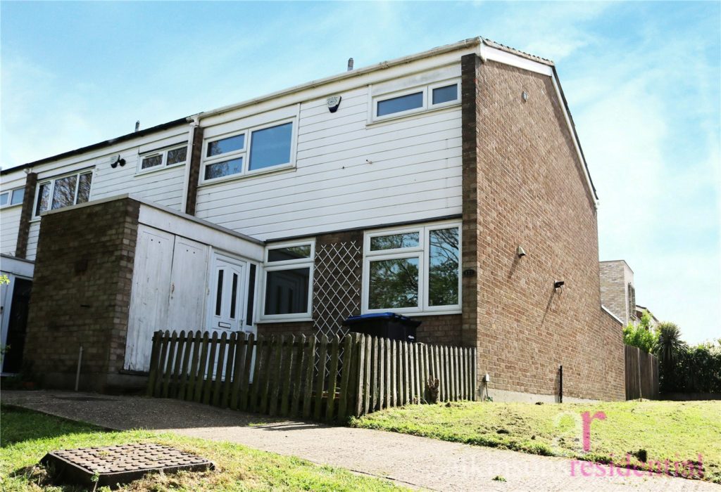 Holtwhites Hill, Enfield, Middlesex, EN2 8BT