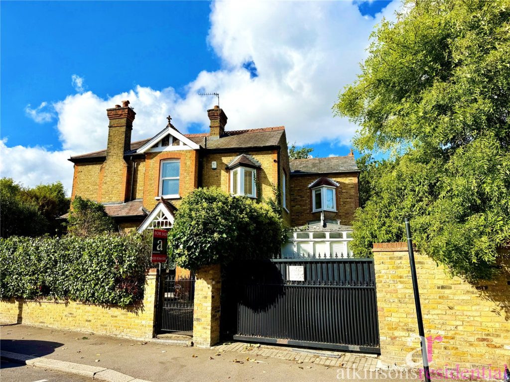 Hoppers Road, London, N21 3LN